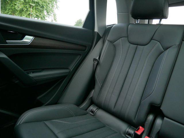Photo of 2023 Chronos Gray Metallic Audi Q5