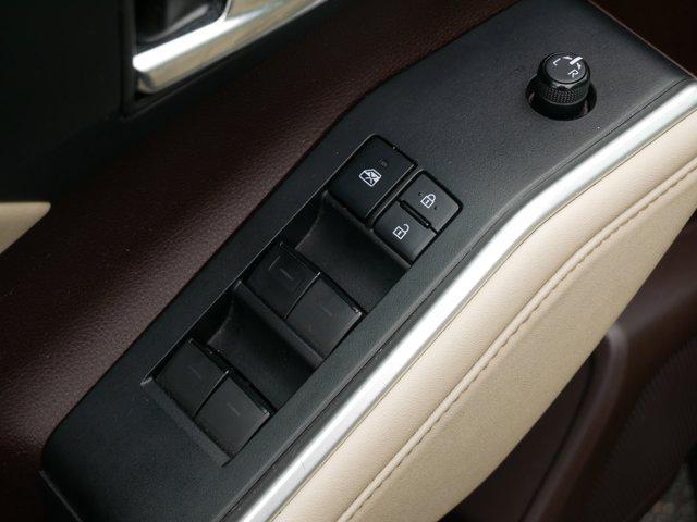 Photo of 2020 Midnight Black Metallic Toyota Highlander Hybrid