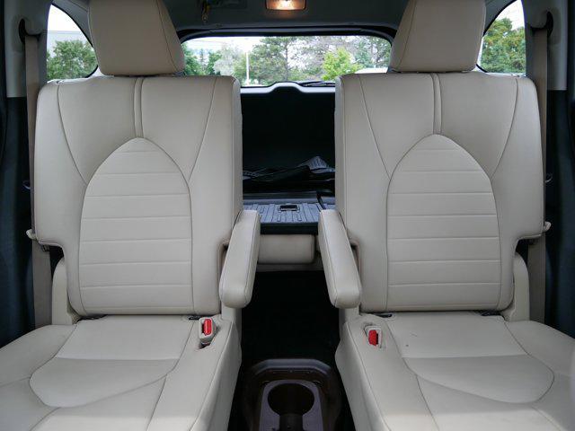 Photo of 2020 Midnight Black Metallic Toyota Highlander Hybrid