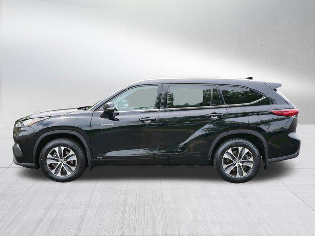 Photo of 2020 Midnight Black Metallic Toyota Highlander Hybrid