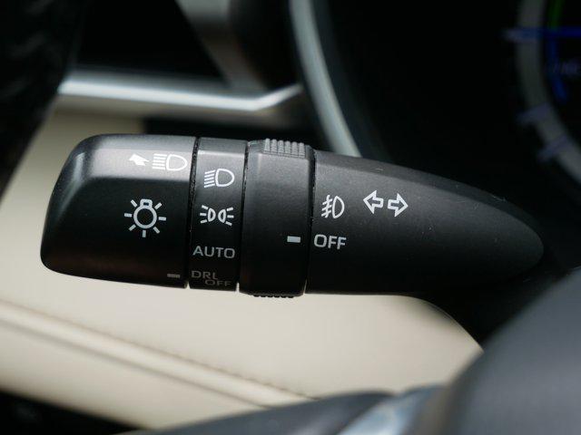 Photo of 2020 Midnight Black Metallic Toyota Highlander Hybrid