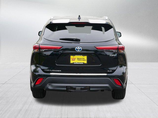 Photo of 2020 Midnight Black Metallic Toyota Highlander Hybrid