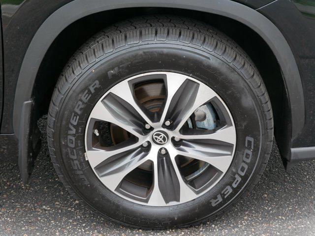 Photo of 2020 Midnight Black Metallic Toyota Highlander Hybrid