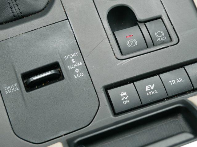 Photo of 2020 Midnight Black Metallic Toyota Highlander Hybrid
