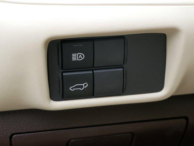 Photo of 2020 Midnight Black Metallic Toyota Highlander Hybrid