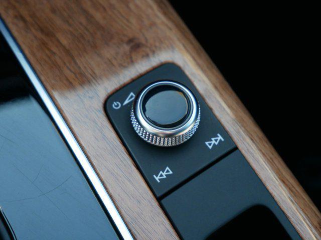 Photo of 2023 Florett Silver Metallic Audi Q5