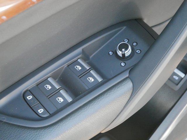 Photo of 2023 Florett Silver Metallic Audi Q5