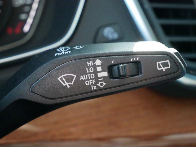 Photo of 2023 Florett Silver Metallic Audi Q5