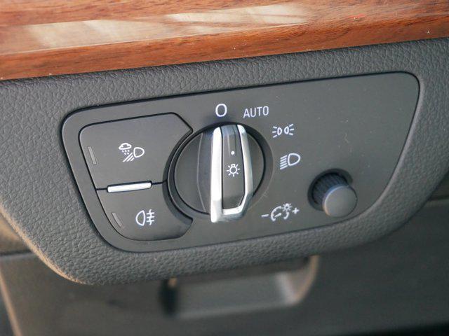 Photo of 2023 Florett Silver Metallic Audi Q5