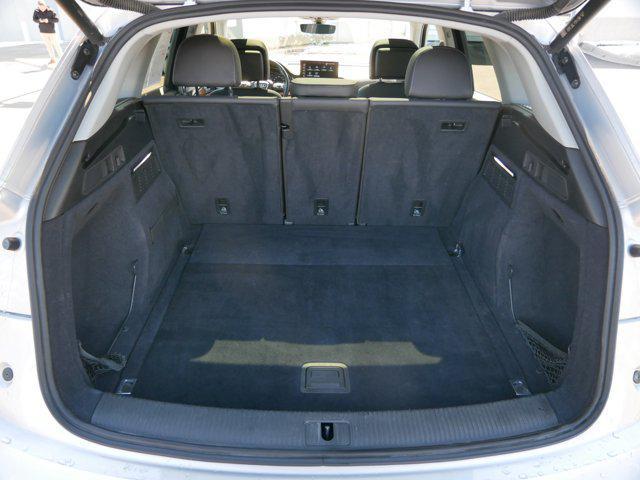 Photo of 2023 Florett Silver Metallic Audi Q5