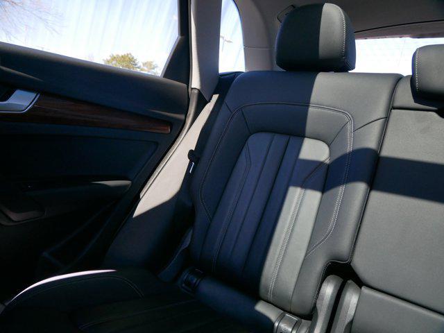 Photo of 2023 Florett Silver Metallic Audi Q5
