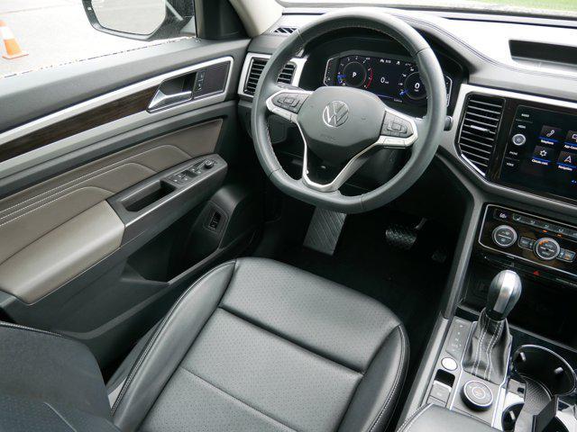 Photo of 2023 Deep Black Pearl Volkswagen Atlas