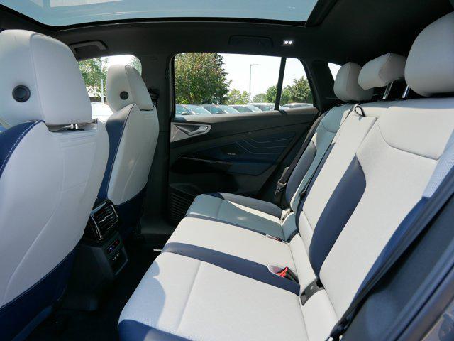 Photo of 2025 Pure Gray w/Black Roof Volkswagen ID.4