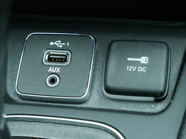 Photo of 2020 Diamond Black Crystal Pearlcoat Jeep Cherokee