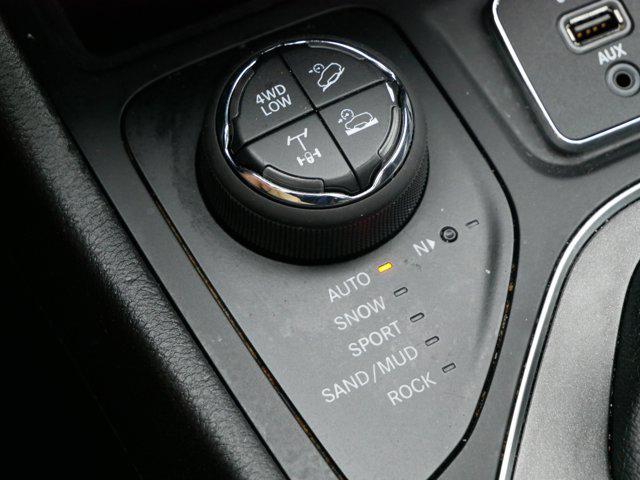 Photo of 2020 Diamond Black Crystal Pearlcoat Jeep Cherokee