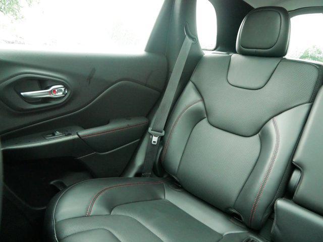Photo of 2020 Diamond Black Crystal Pearlcoat Jeep Cherokee