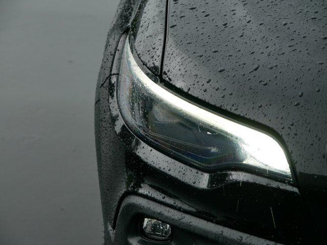 Photo of 2020 Diamond Black Crystal Pearlcoat Jeep Cherokee