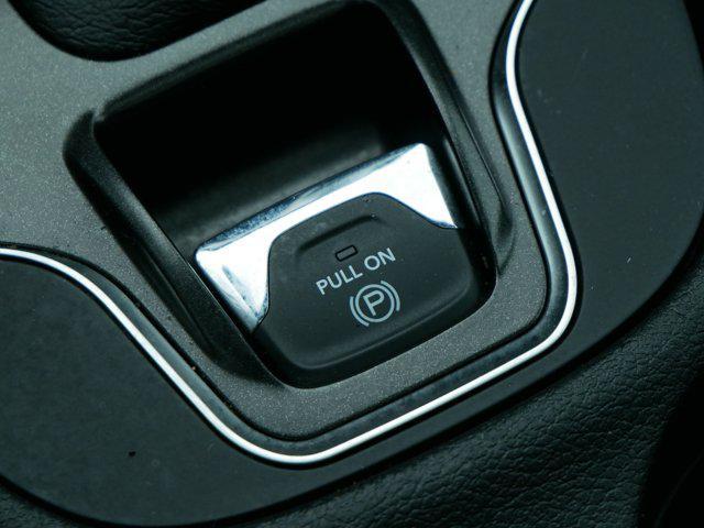 Photo of 2020 Diamond Black Crystal Pearlcoat Jeep Cherokee