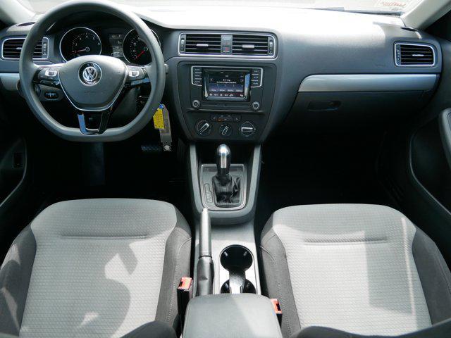 Photo of 2017 White Silver Metallic Volkswagen Jetta