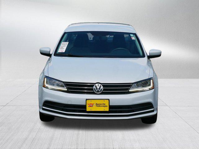 Photo of 2017 White Silver Metallic Volkswagen Jetta