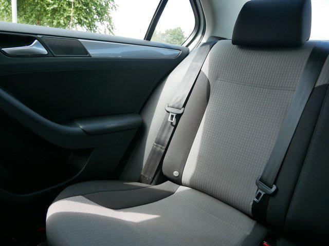 Photo of 2017 White Silver Metallic Volkswagen Jetta