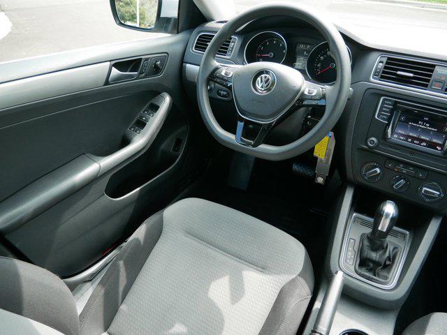 Photo of 2017 White Silver Metallic Volkswagen Jetta