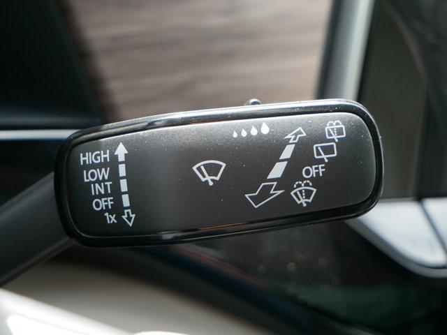 Photo of 2024 Silver Mist Metallic Volkswagen Atlas