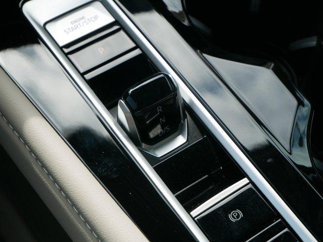 Photo of 2024 Silver Mist Metallic Volkswagen Atlas