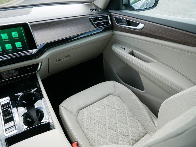 Photo of 2024 Silver Mist Metallic Volkswagen Atlas