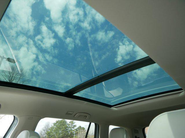 Photo of 2024 Silver Mist Metallic Volkswagen Atlas