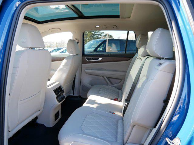Photo of 2025 Mountain Lake Blue Metallic Volkswagen Atlas