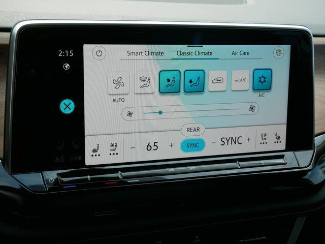 Photo of 2024 Pure White Volkswagen Atlas