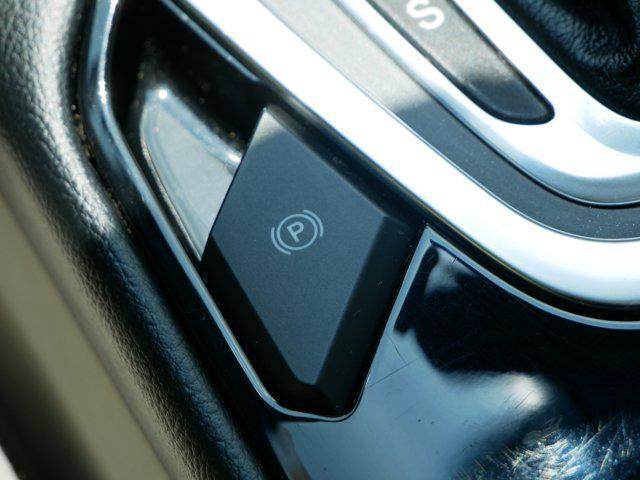 Photo of 2017 Magnetic Metallic Ford Edge