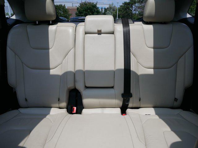 Photo of 2017 Magnetic Metallic Ford Edge