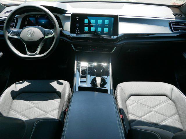 Photo of 2024 Platinum Gray Metallic Volkswagen Atlas Cross Sport