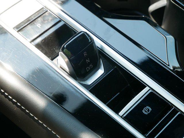 Photo of 2024 Platinum Gray Metallic Volkswagen Atlas Cross Sport