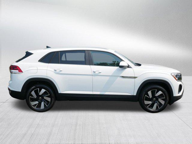 Photo of 2024 Pure White Volkswagen Atlas Cross Sport