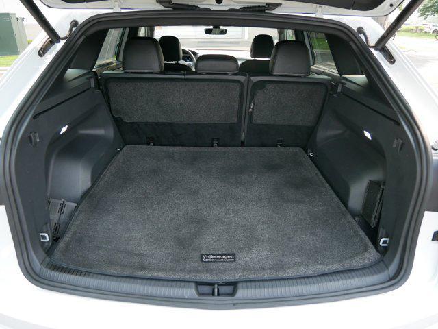 Photo of 2024 Pure White Volkswagen Atlas Cross Sport
