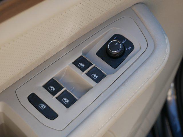 Photo of 2024 Platinum Gray Metallic Volkswagen Atlas