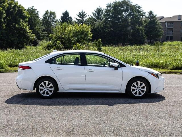 Photo of 2023 White Toyota Corolla