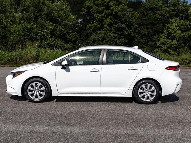 Photo of 2023 White Toyota Corolla