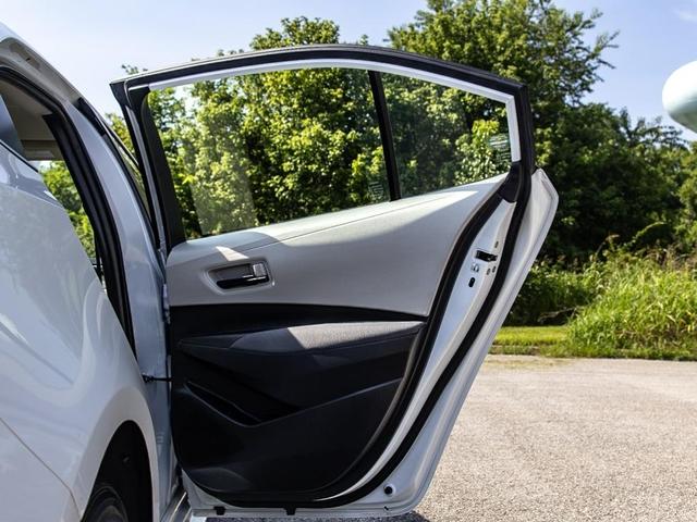 Photo of 2023 White Toyota Corolla