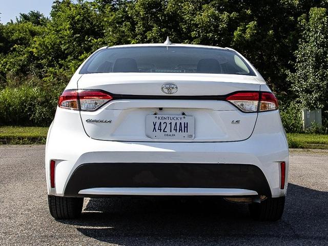 Photo of 2023 White Toyota Corolla