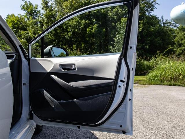 Photo of 2023 White Toyota Corolla