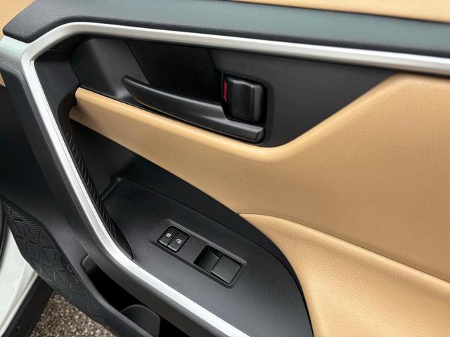 Photo of 2022 White Toyota RAV4