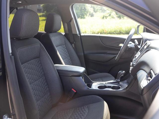 Photo of 2021 Midnight Blue Metallic Chevrolet Equinox