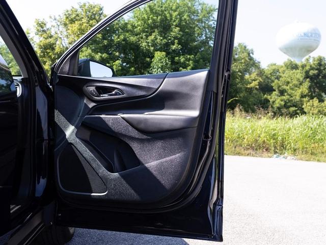 Photo of 2021 Midnight Blue Metallic Chevrolet Equinox