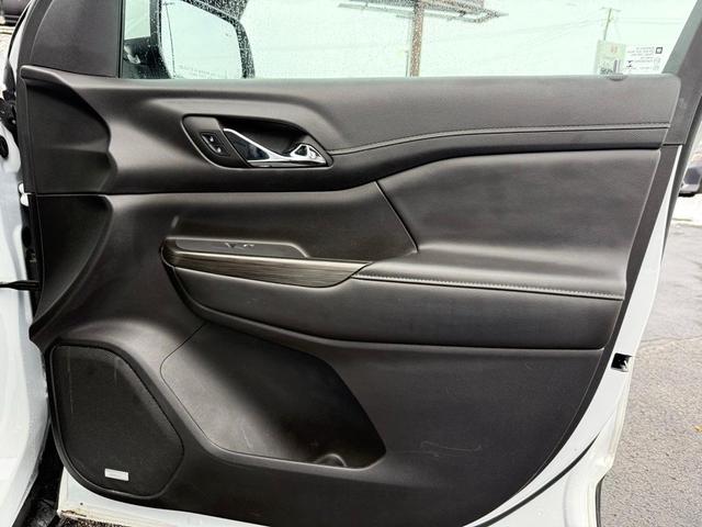 Photo of 2023 Summit White GMC Acadia