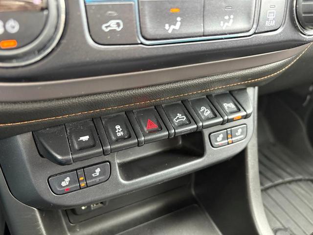 Photo of 2021 Summit White GMC Canyon