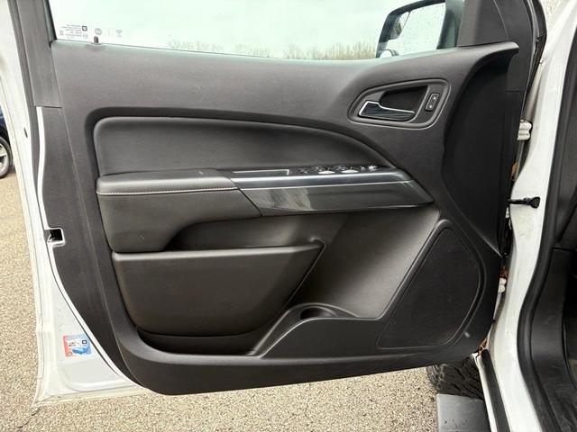 Photo of 2021 Summit White GMC Canyon